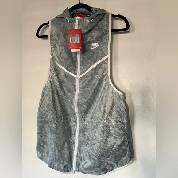 Nike Tech Hyperfuse Hooded Lightweight Vest - Picture 2 of 8